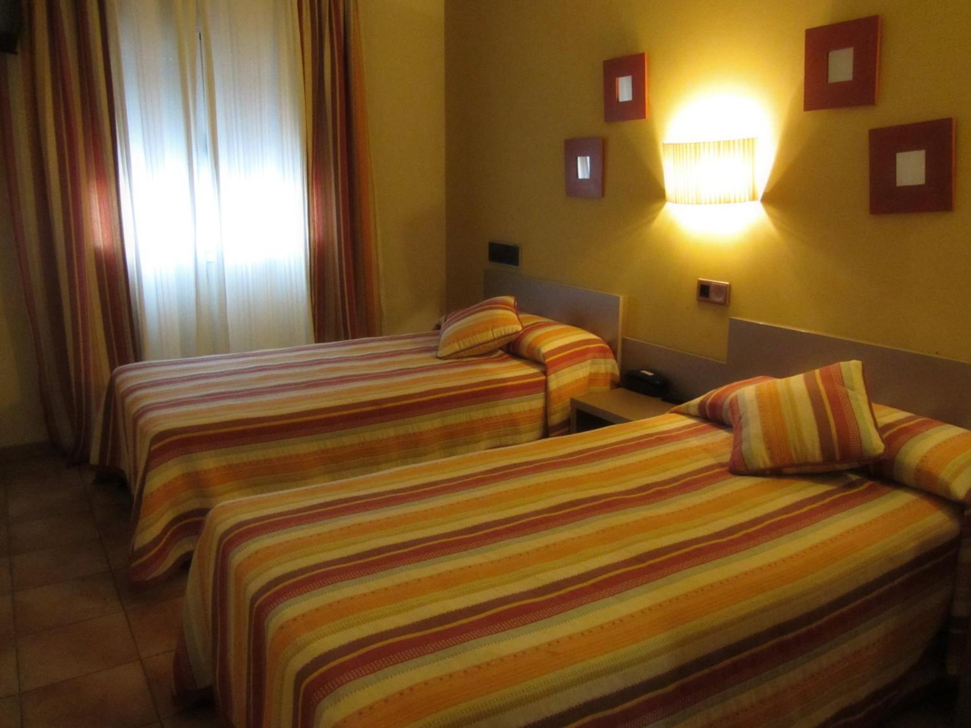 Hotel Villa De Utrillas Екстер'єр фото