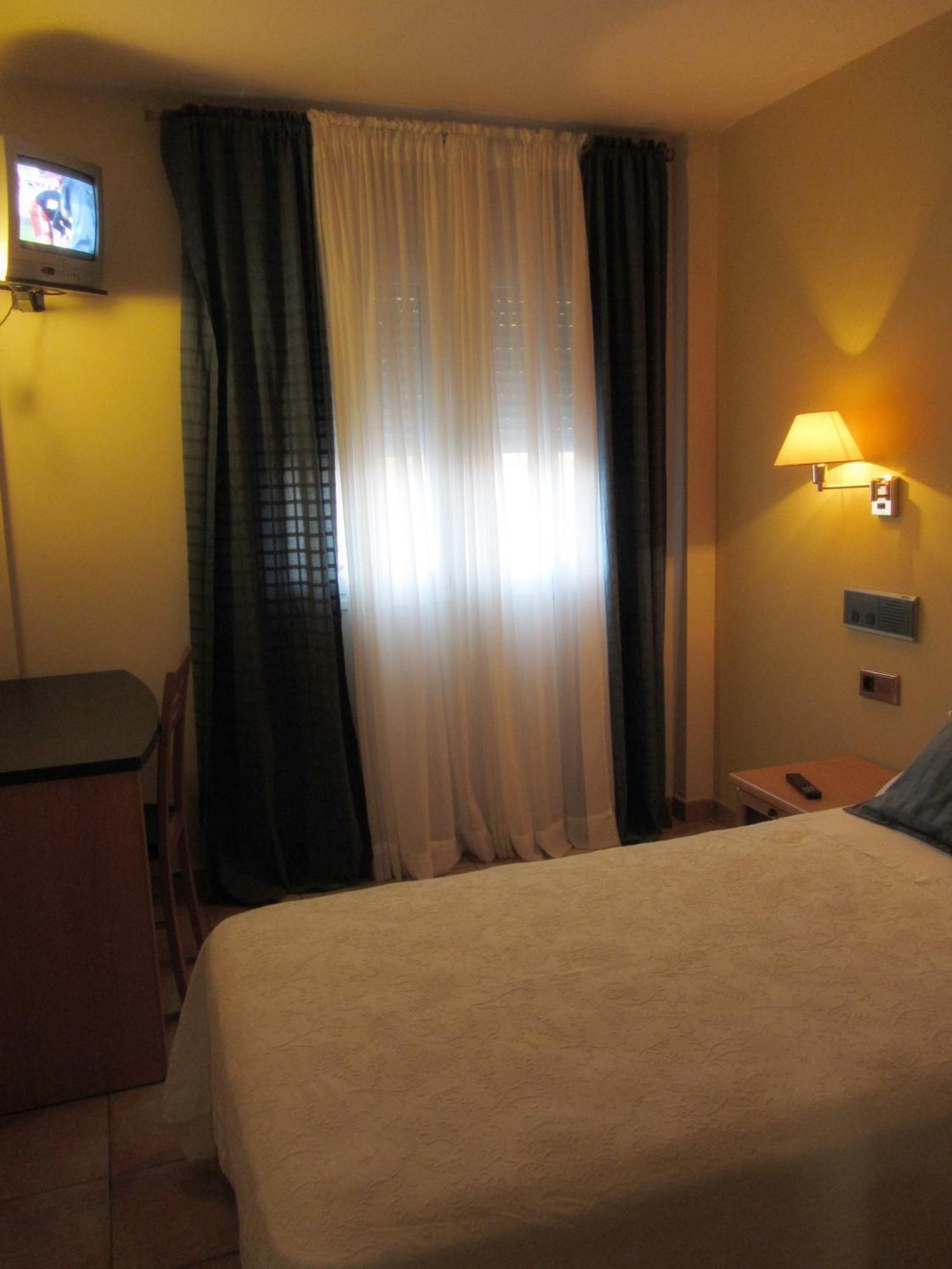 Hotel Villa De Utrillas Екстер'єр фото