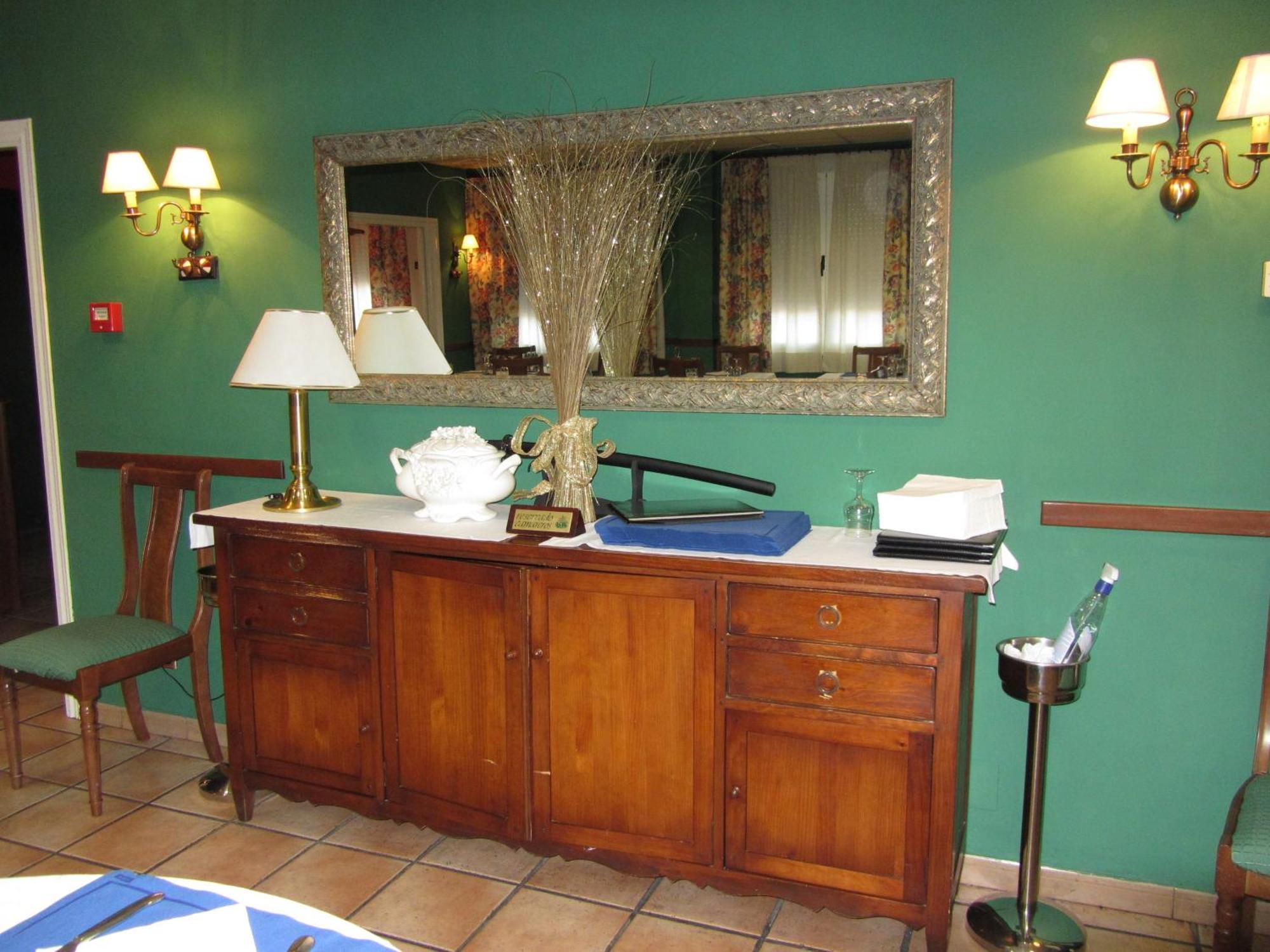 Hotel Villa De Utrillas Екстер'єр фото